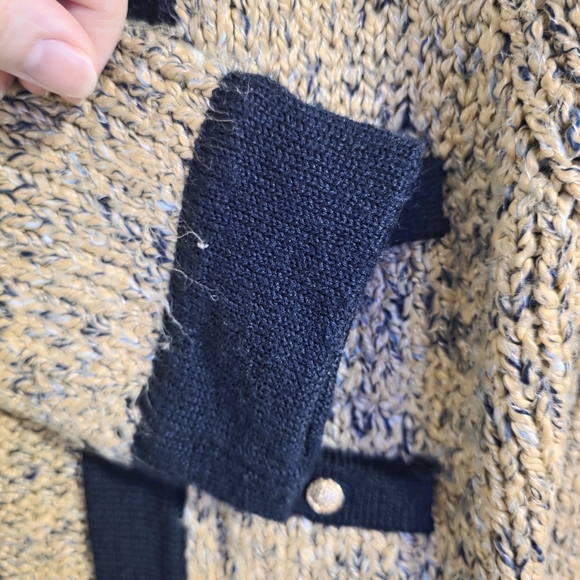 Elegant Black and Tan Women's Cardigan - Picture 5 of 11